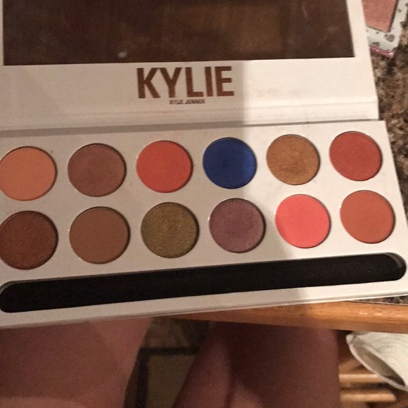 Palettes - Picture 2 of 4